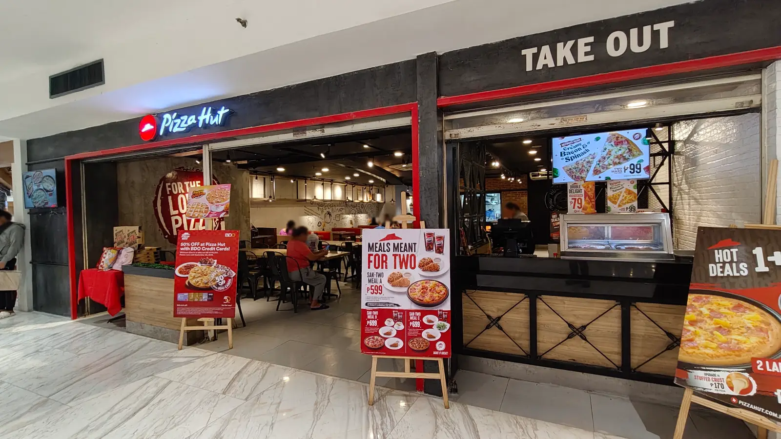 PIZZA HUT in Robinsons Place Manila